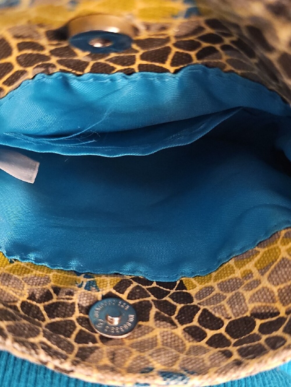 KAVU Keeper Mini Crossbody Bag in yellow, turquoise, & blue animal/giraffe print - Picture 4 of 4